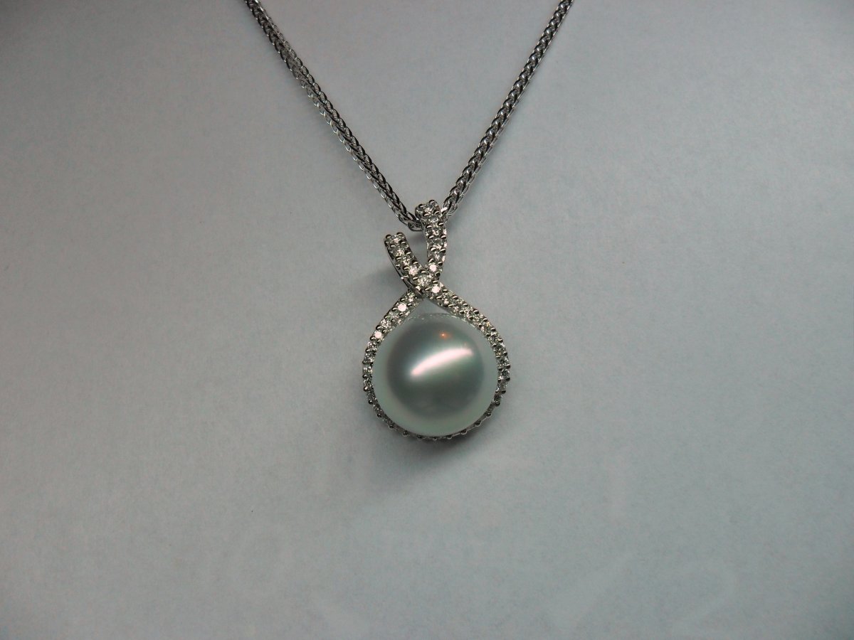 South Sea Pearl Pendant with Brilliant White Gold